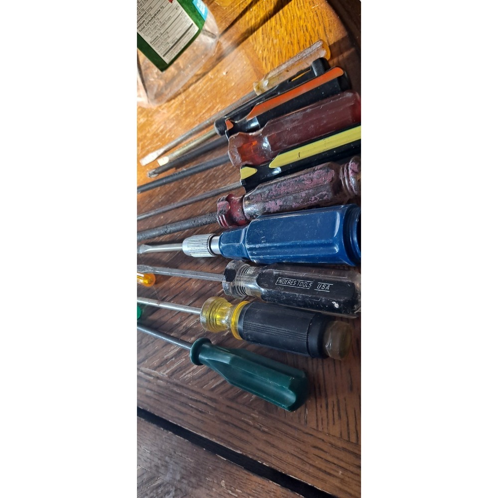 12 Vintage Screwdrivers
